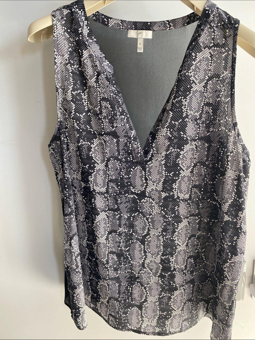 Stylish Black and Gray Snake Print Women's Top